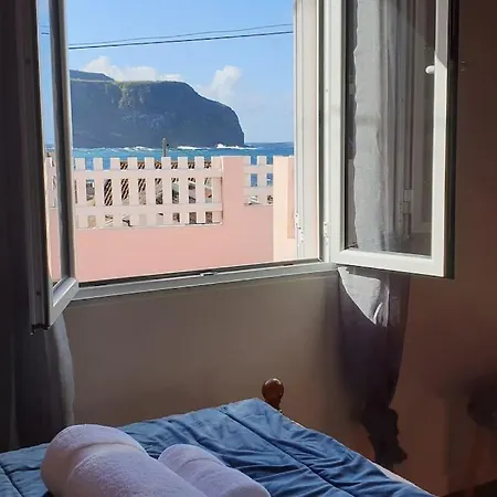 Casa Da Ribeira - Mosteiros Holiday home